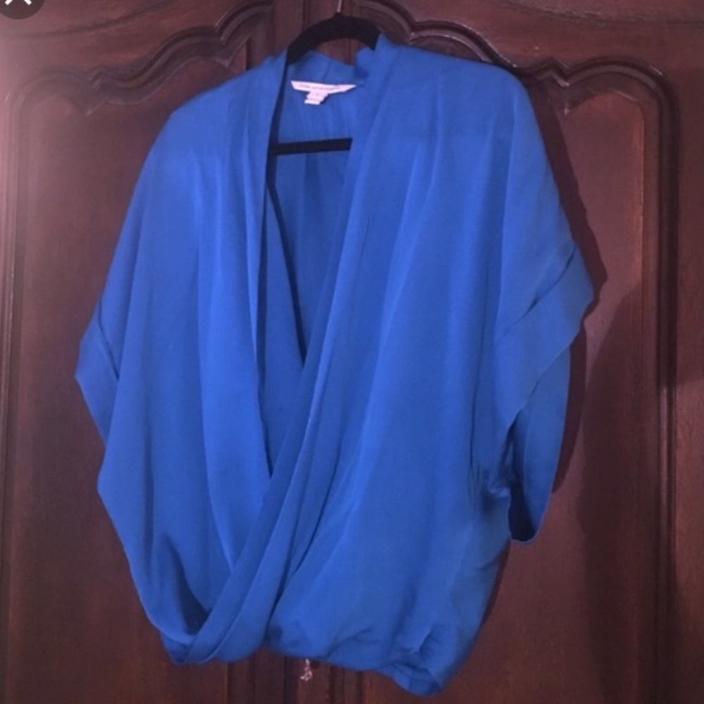 Gorgeous blue top blouse